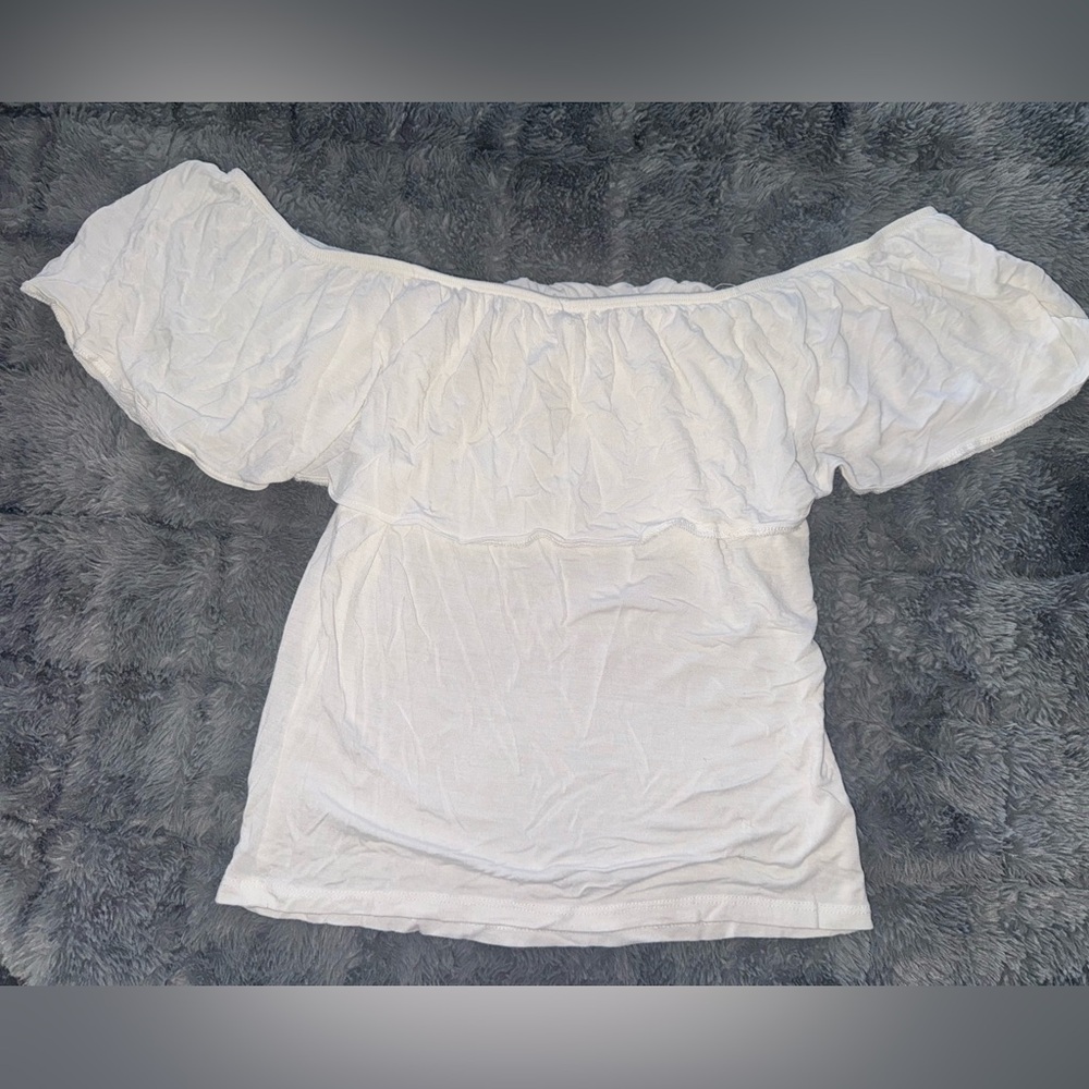 Garage White Off-Shoulder Blouse🥥
